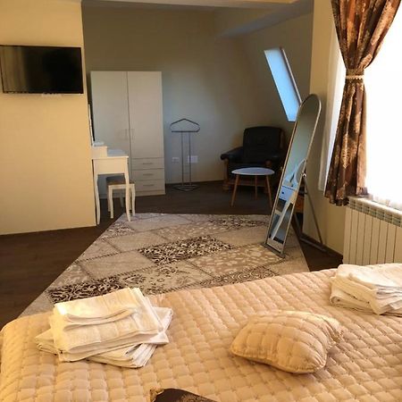 Aleria De Piatra Aparthotel Piatra Neamt Ngoại thất bức ảnh