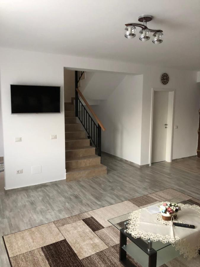 Aleria De Piatra Aparthotel Piatra Neamt Ngoại thất bức ảnh