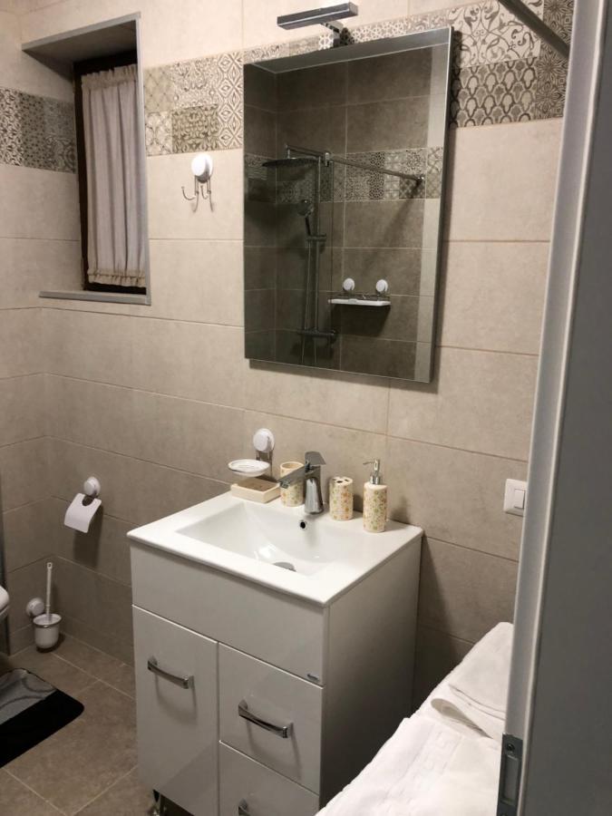 Aleria De Piatra Aparthotel Piatra Neamt Ngoại thất bức ảnh