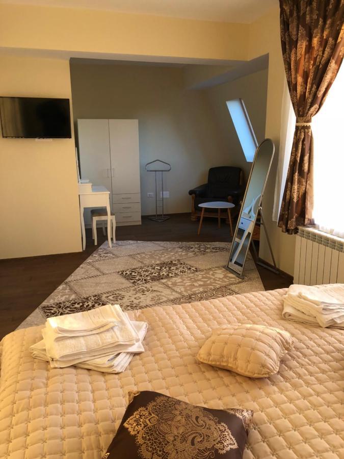 Aleria De Piatra Aparthotel Piatra Neamt Ngoại thất bức ảnh