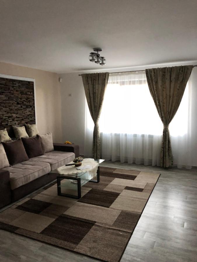 Aleria De Piatra Aparthotel Piatra Neamt Ngoại thất bức ảnh