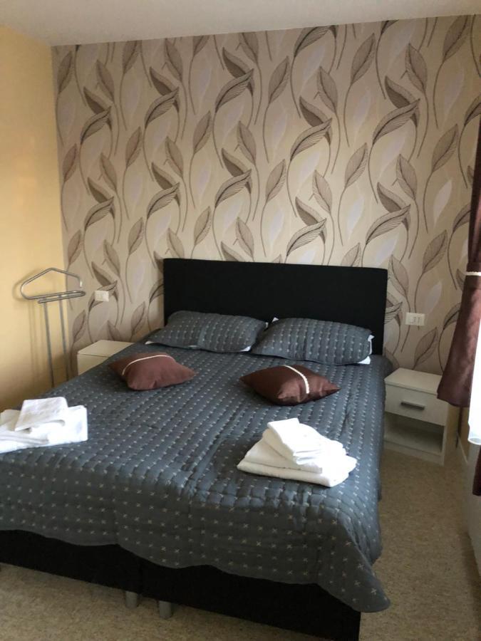 Aleria De Piatra Aparthotel Piatra Neamt Ngoại thất bức ảnh