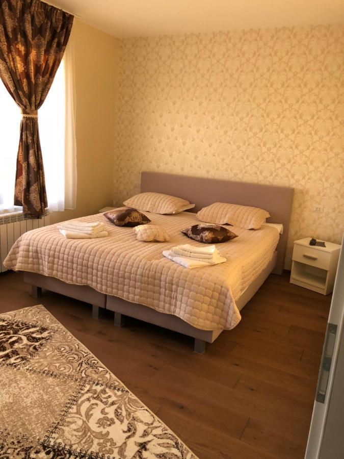 Aleria De Piatra Aparthotel Piatra Neamt Ngoại thất bức ảnh